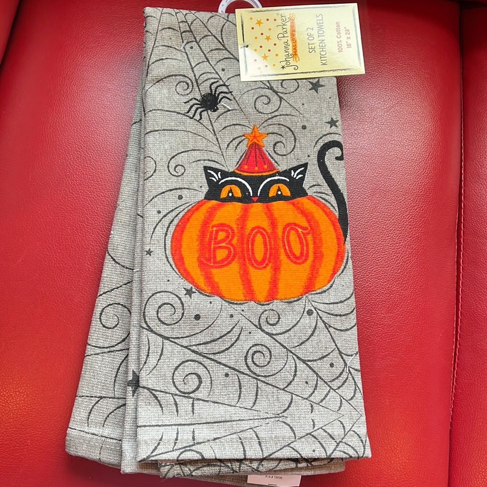 NWT Johanna Parker Halloween kitchen towels